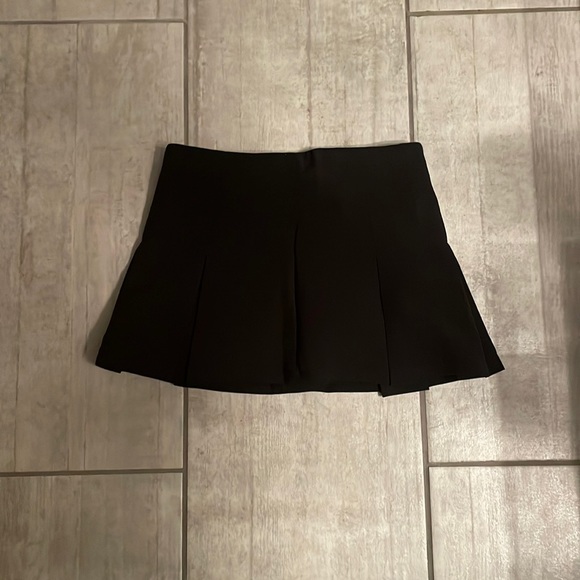 mini skirt with built in shorts - Picture 1 of 2
